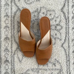 Nisolo Elizabeth slide marked size 9 (but fits like an 8 1/2)